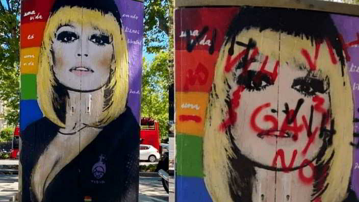 Raffaella Carrà, insulti omofobi sul murale